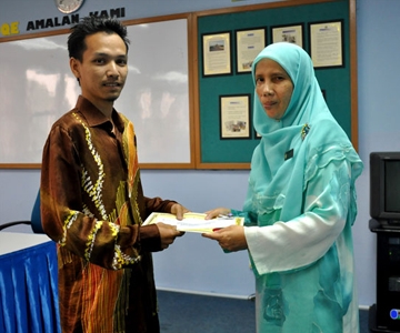 Senyum sokmo Rosli